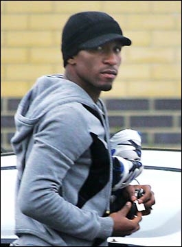 news-defoe-bite.jpg